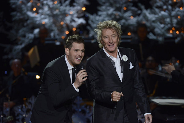 Still of Rod Stewart and Michael Bublé in Michael Bublé: Home for the Holidays (2012)