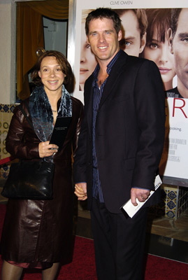 Ben Browder and Francesca Buller at event of Closer (2004)
