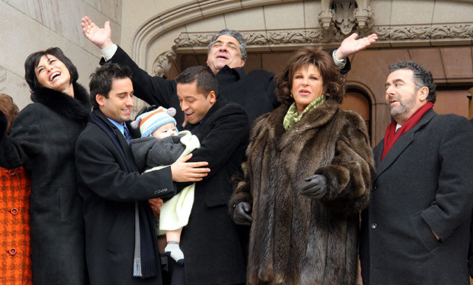 Saul Rubinek, Shelly Burch, Lainie Kazan, Vincent Pastore, Jai Rodriguez and John Lloyd Young in Oy Vey! My Son Is Gay!! (2009)