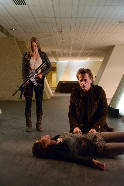 Still of Daniella Alonso, Billy Burke and Tracy Spiridakos in Revolution (2012)