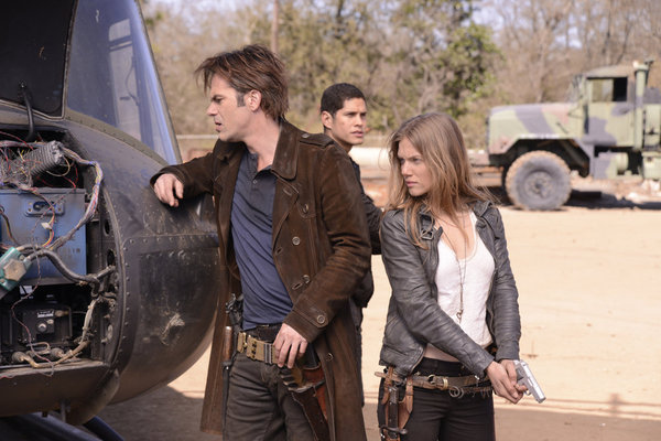 Still of Billy Burke, JD Pardo and Tracy Spiridakos in Revolution (2012)