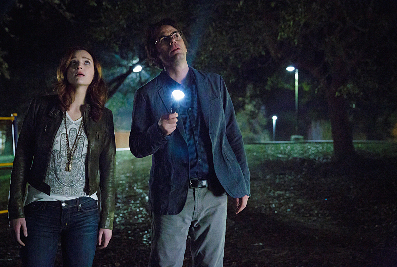 Still of Billy Burke and Kristen Connolly in Zoo (2015)