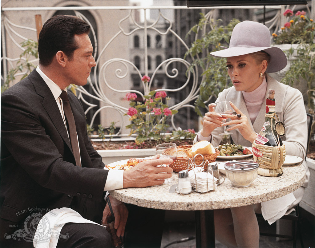 Still of Faye Dunaway and Paul Burke in The Thomas Crown Affair (1968)