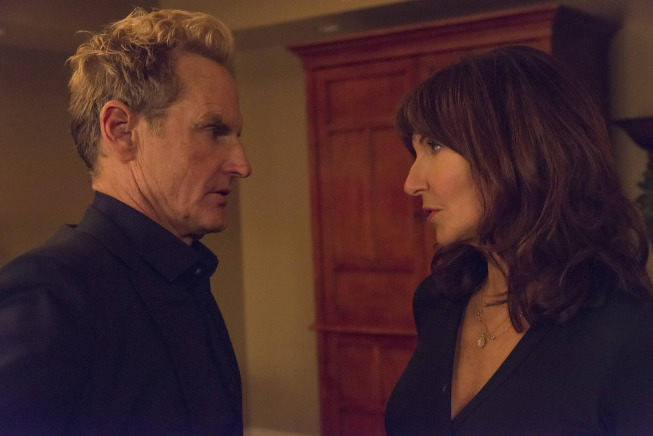 Still of Mary Steenburgen and Jere Burns in Justified (2010)