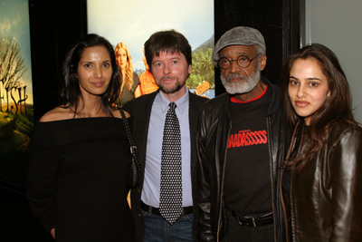 Ken Burns, Padma Lakshmi and Melvin Van Peebles at event of How to Get the Man's Foot Outta Your Ass (2003)