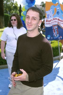 Steve Burns at event of Blue's Big Musical Movie (2000)