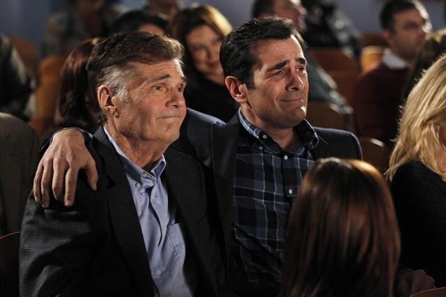 Still of Ty Burrell and Fred Willard in Moderni seima (2009)