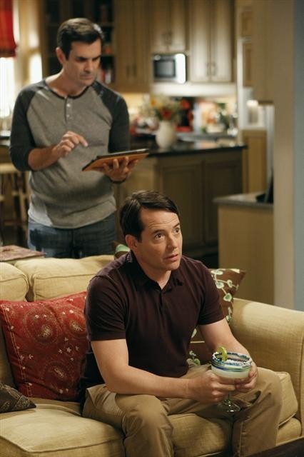 Still of Matthew Broderick and Ty Burrell in Moderni seima (2009)