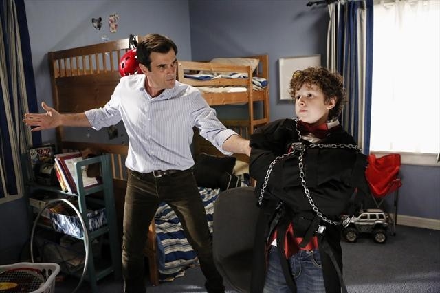 Still of Ty Burrell and Nolan Gould in Moderni seima (2009)