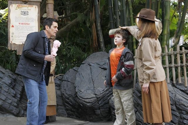 Still of Ty Burrell and Nolan Gould in Moderni seima (2009)