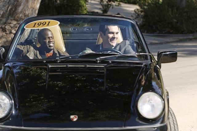 Still of Ty Burrell and Kevin Hart in Moderni seima (2009)