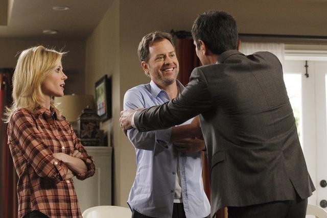 Still of Greg Kinnear, Julie Bowen and Ty Burrell in Moderni seima (2009)