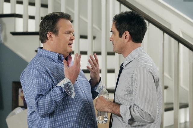 Still of Ty Burrell and Eric Stonestreet in Moderni seima (2009)