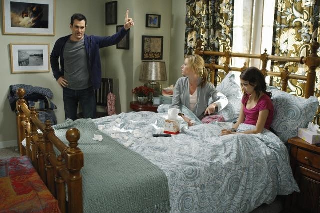 Still of Julie Bowen, Ty Burrell and Sarah Hyland in Moderni seima (2009)