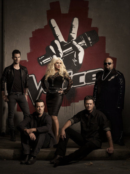 Still of Christina Aguilera, Carson Daly, CeeLo Green, Blake Shelton and Adam Levine in The Voice (2011)