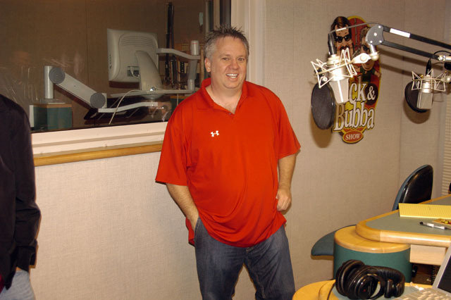 Bubba checks out new interim studio after the move of the network to new flagship station WZZK. (Jan. 07)