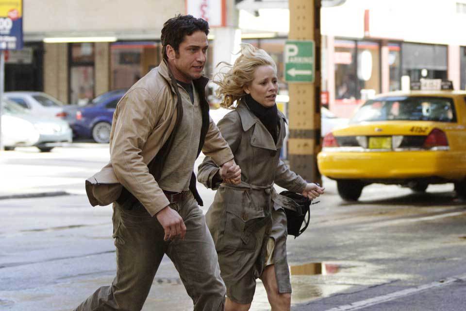 Still of Maria Bello and Gerard Butler in Butterfly on a Wheel (2007)