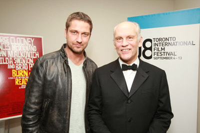 John Malkovich and Gerard Butler at event of Perskaityk ir sudegink (2008)