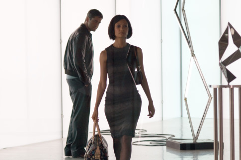 Still of Gerard Butler and Thandie Newton in RocknRolla (2008)