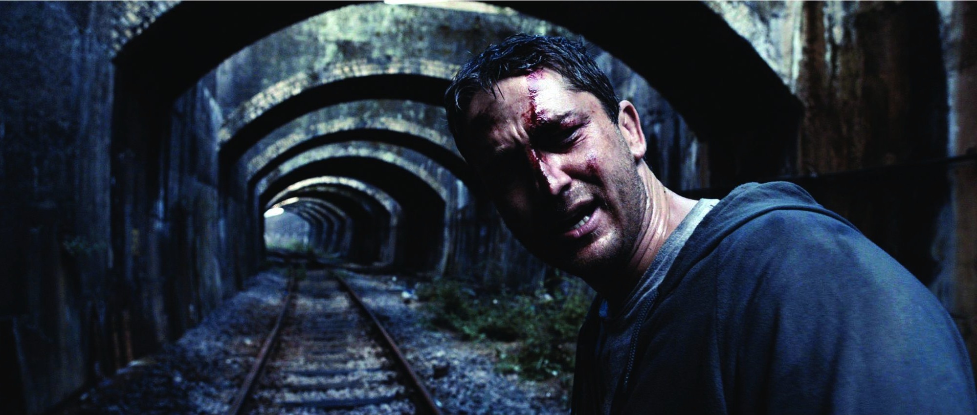 Still of Gerard Butler in RocknRolla (2008)