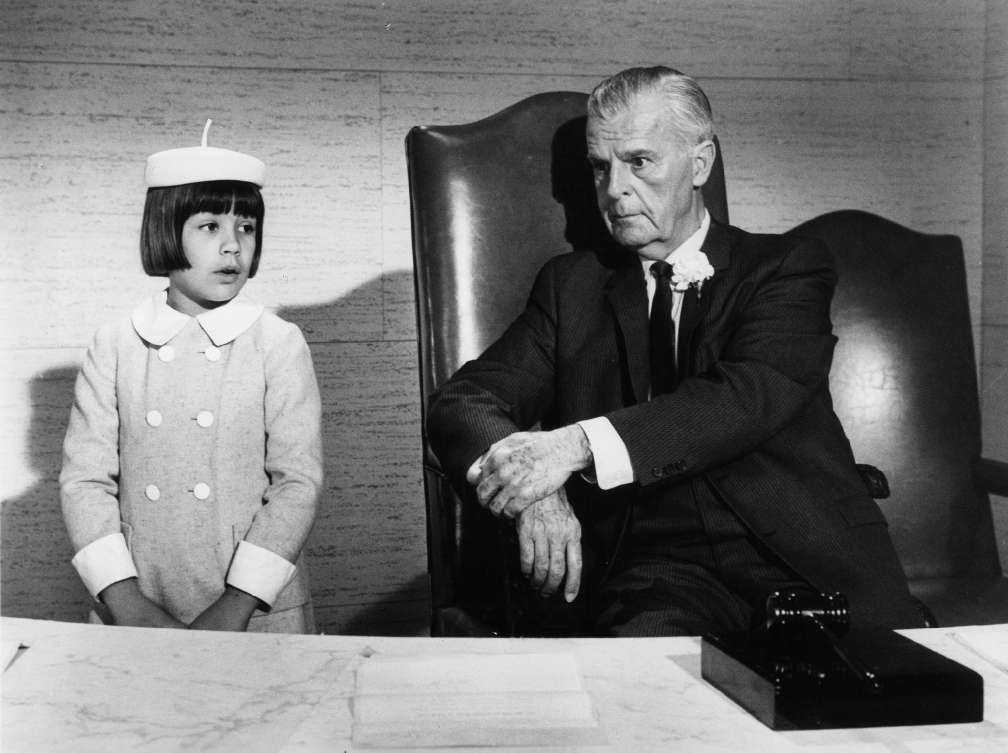 Still of Donna Butterworth and Neil Hamilton in The Family Jewels (1965)
