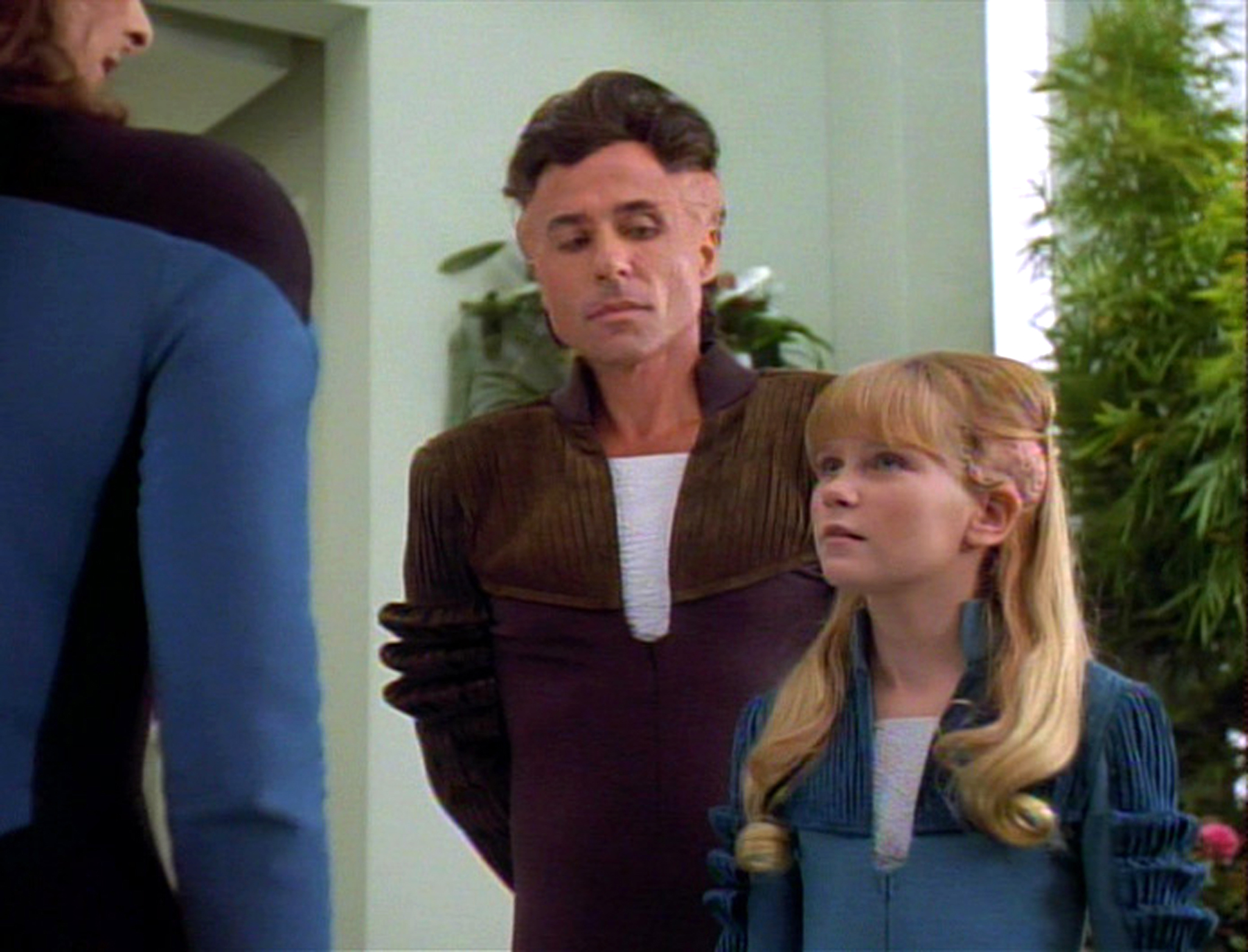 Still of Kirsten Dunst and Amick Byram in Star Trek: The Next Generation (1987)