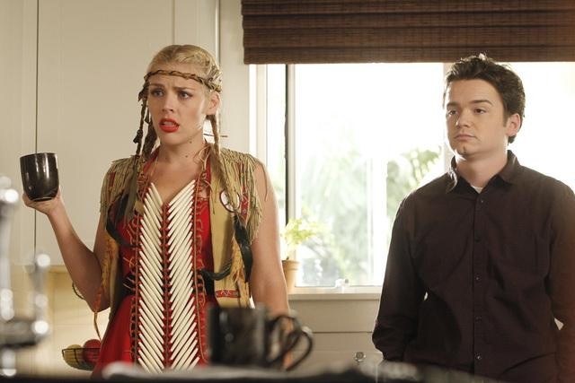 Still of Busy Philipps and Dan Byrd in Cougar Town (2009)