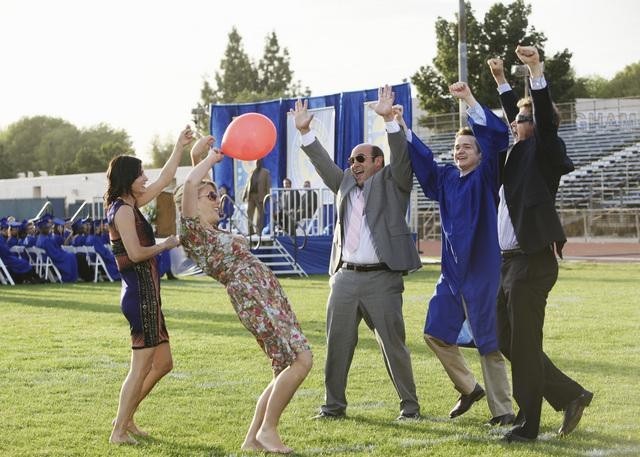 Still of Courteney Cox, Busy Philipps, Dan Byrd, Ian Gomez and Brian Van Holt in Cougar Town (2009)