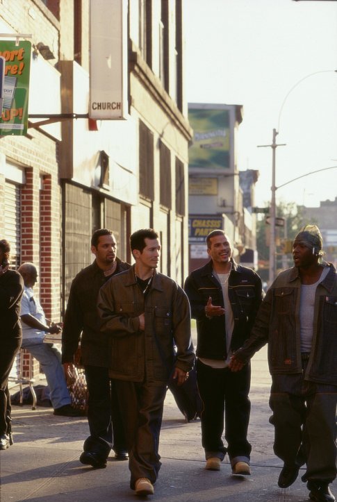 Still of John Leguizamo, Rafael Báez, Anthony 'Treach' Criss and Vincent Laresca in Empire (2002)