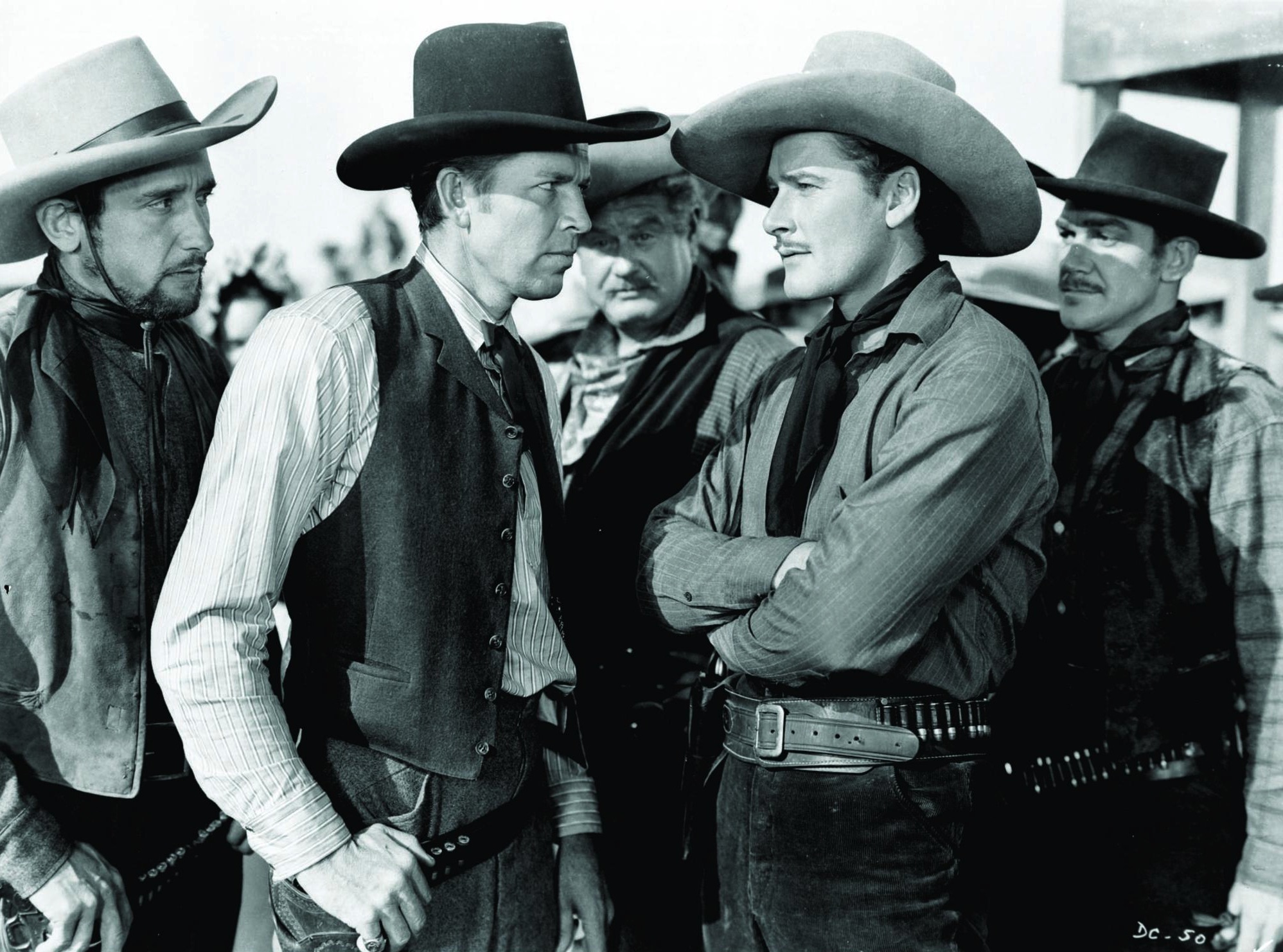 Still of Errol Flynn, Alan Hale, Bruce Cabot, Douglas Fowley and Victor Jory in Dodge City (1939)