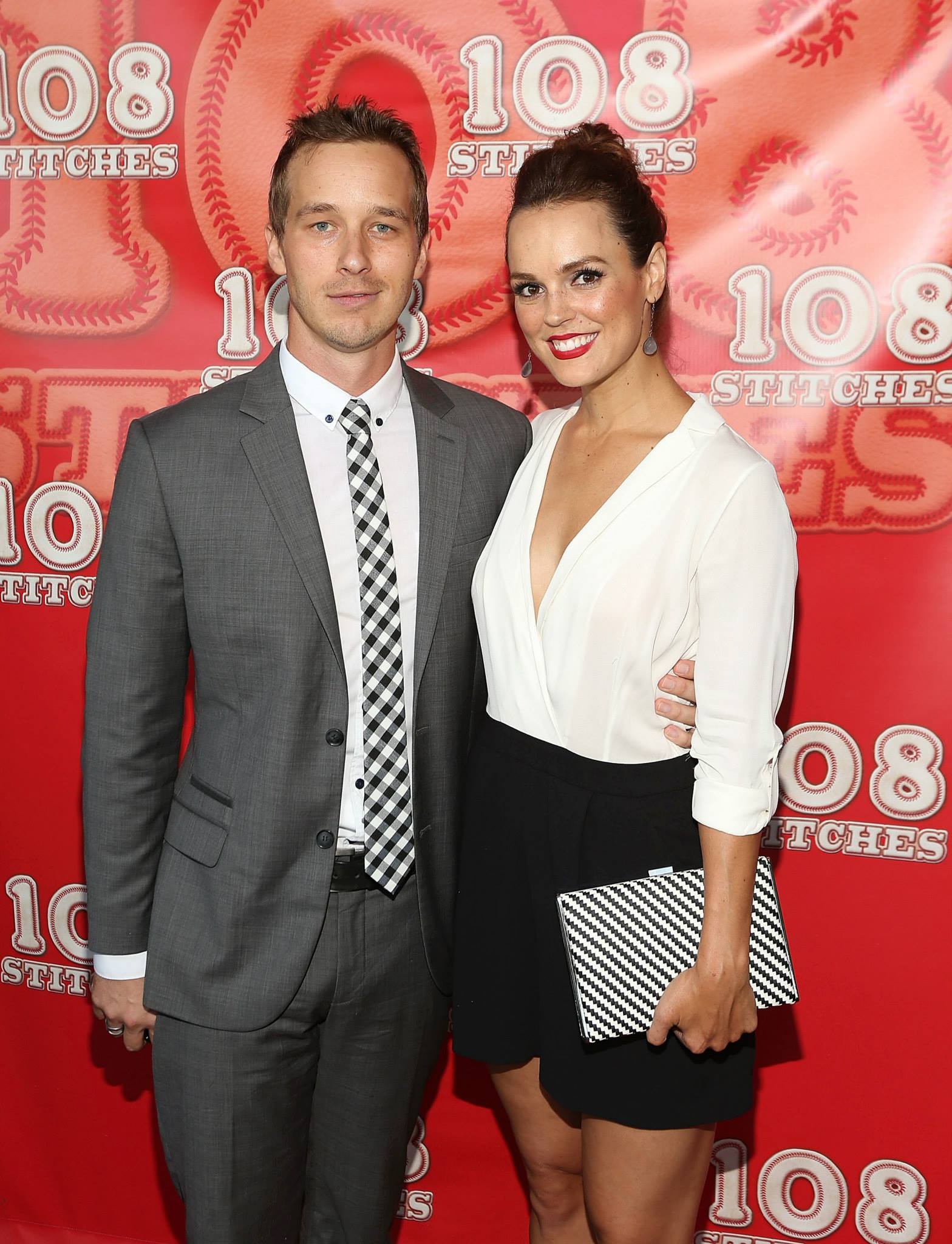 Erin Cahill and Ryan Carlberg at event of 108 Stitches (2014)