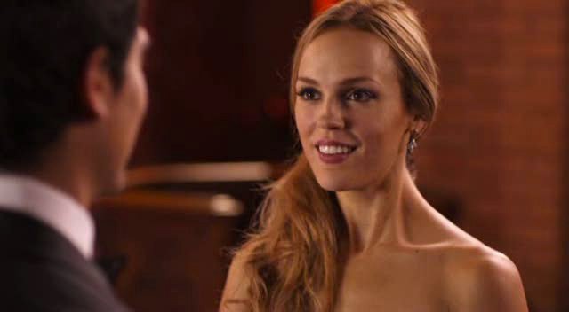 Erin Cahill in Beverly Hills Chihuahua 2