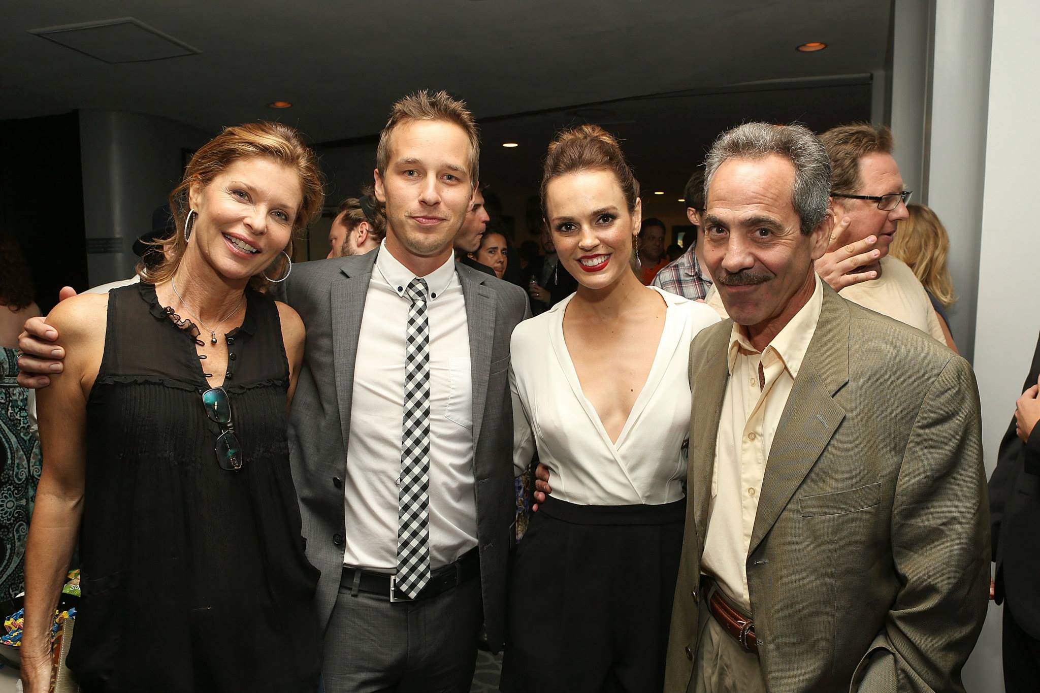 Erin Cahill, Ryan Carlberg, Larry Thomas and Kate Vernon at event of 108 Stitches (2014)