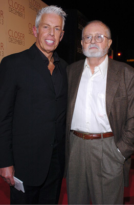 Cary Brokaw and John Calley at event of Closer (2004)