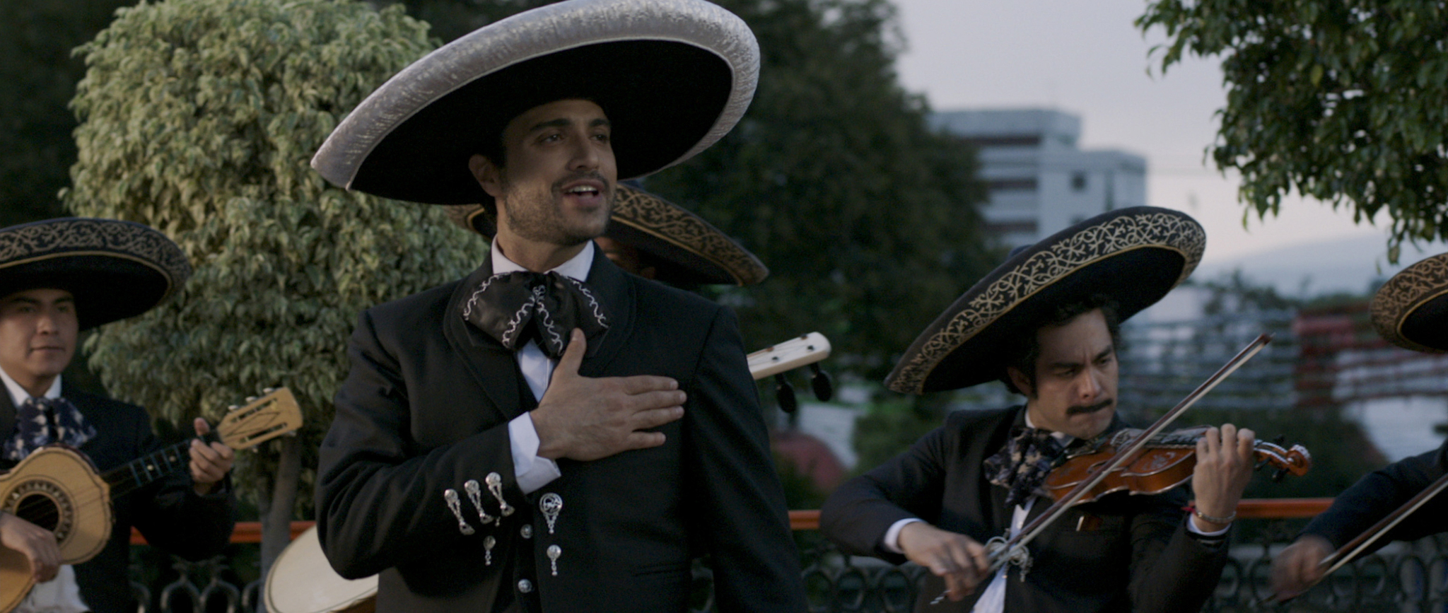 Still of Jaime Camil and Omar Chaparro in Pulling Strings (2013)
