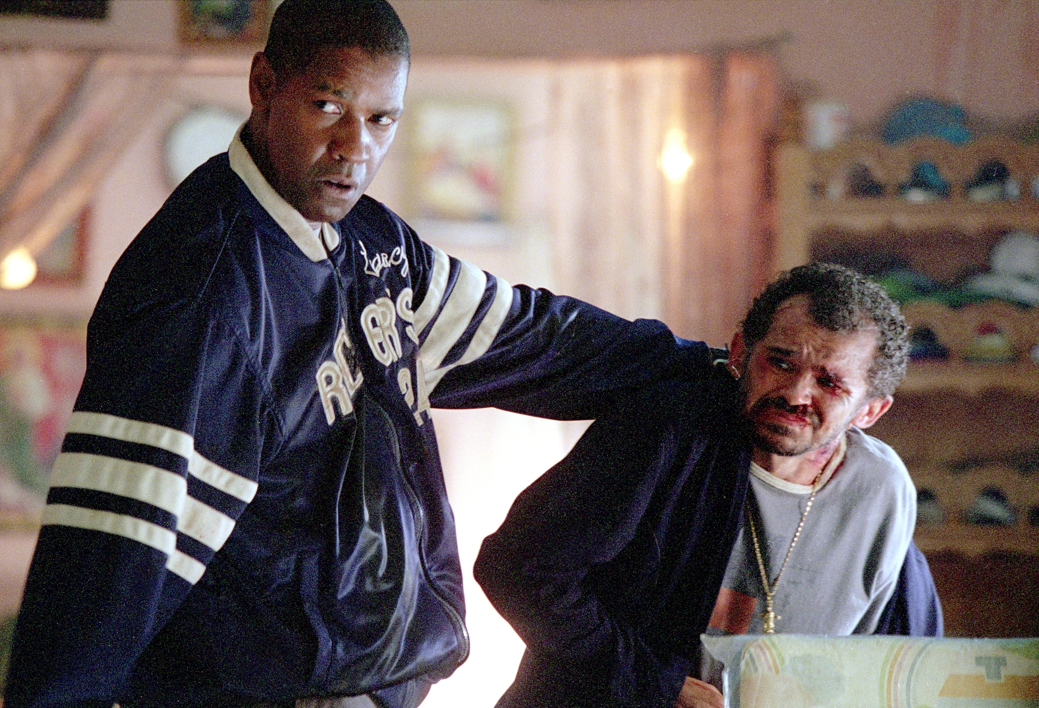 Still of Denzel Washington and Gero Camilo in Degantis zmogus (2004)