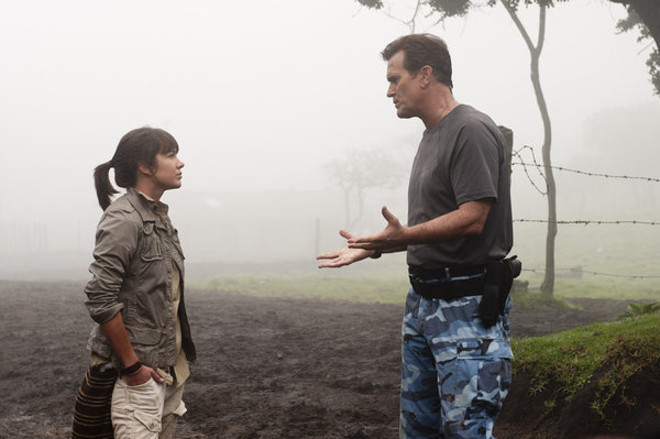 Still of Bruce Campbell and Ilza Rosario in Burn Notice: The Fall of Sam Axe (2011)