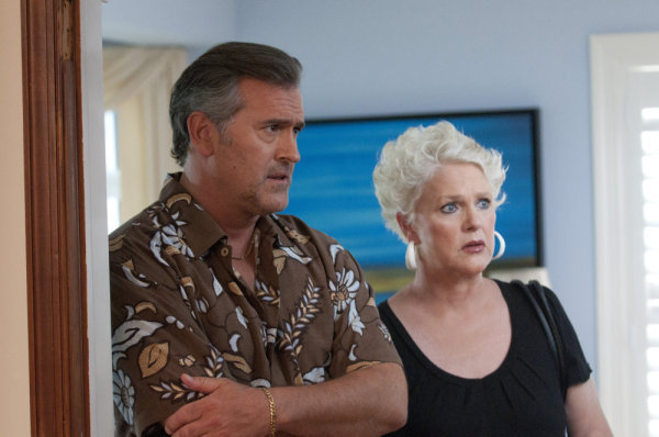 Still of Sharon Gless and Bruce Campbell in Vilko bilietas (2007)