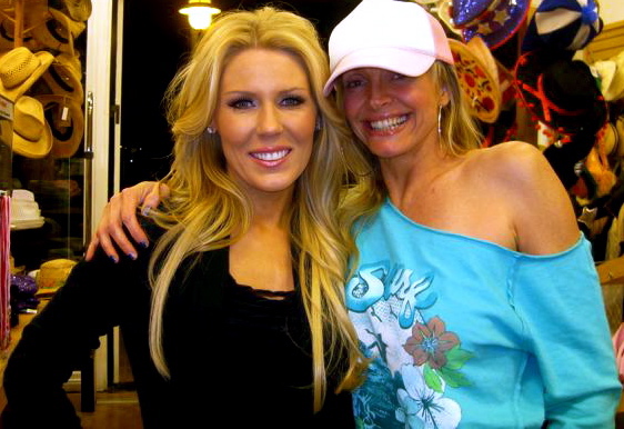 Gretchan Rossi (The Real Housewives of OC) & Karen Campbell shopping.