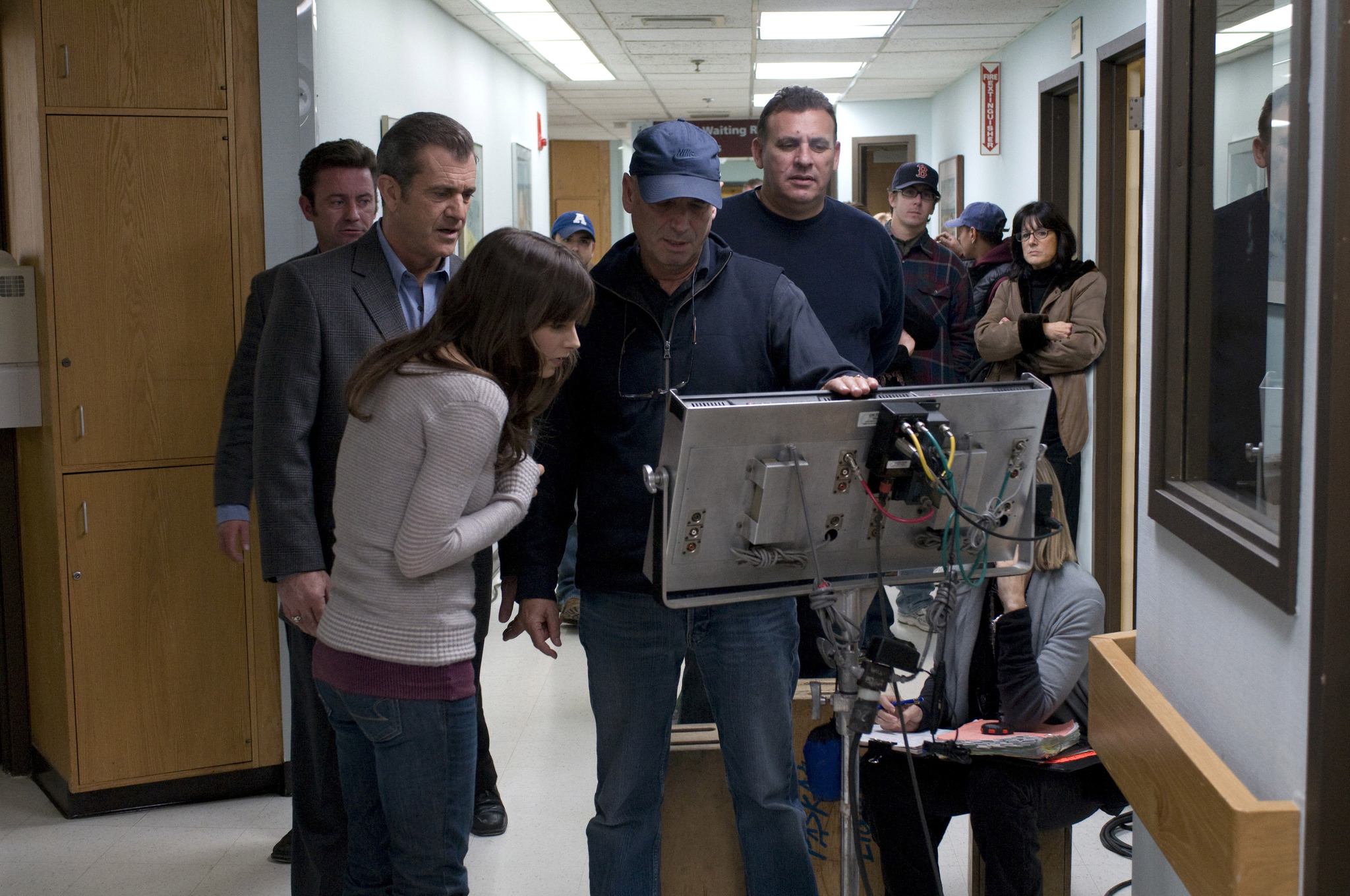 Still of Mel Gibson, Martin Campbell and Bojana Novakovic in Edge of Darkness (2010)