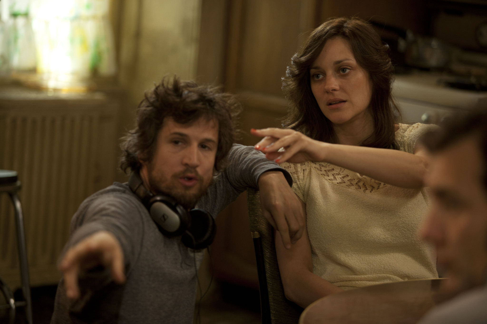 Still of Guillaume Canet and Marion Cotillard in Blood Ties (2013)
