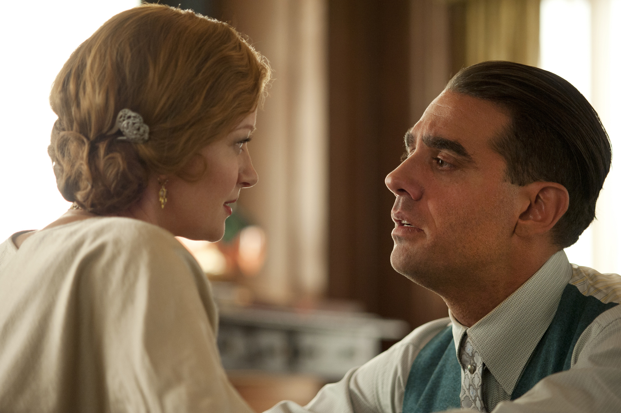 Still of Gretchen Mol and Bobby Cannavale in Sausas istatymas: mafijos gimimas: Margate Sands (2012)