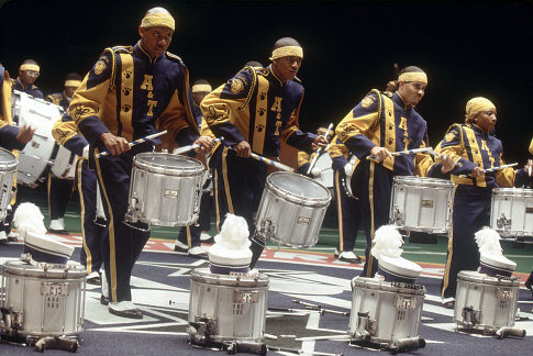 Still of Nick Cannon and Leonard Roberts in Drumline (2002)