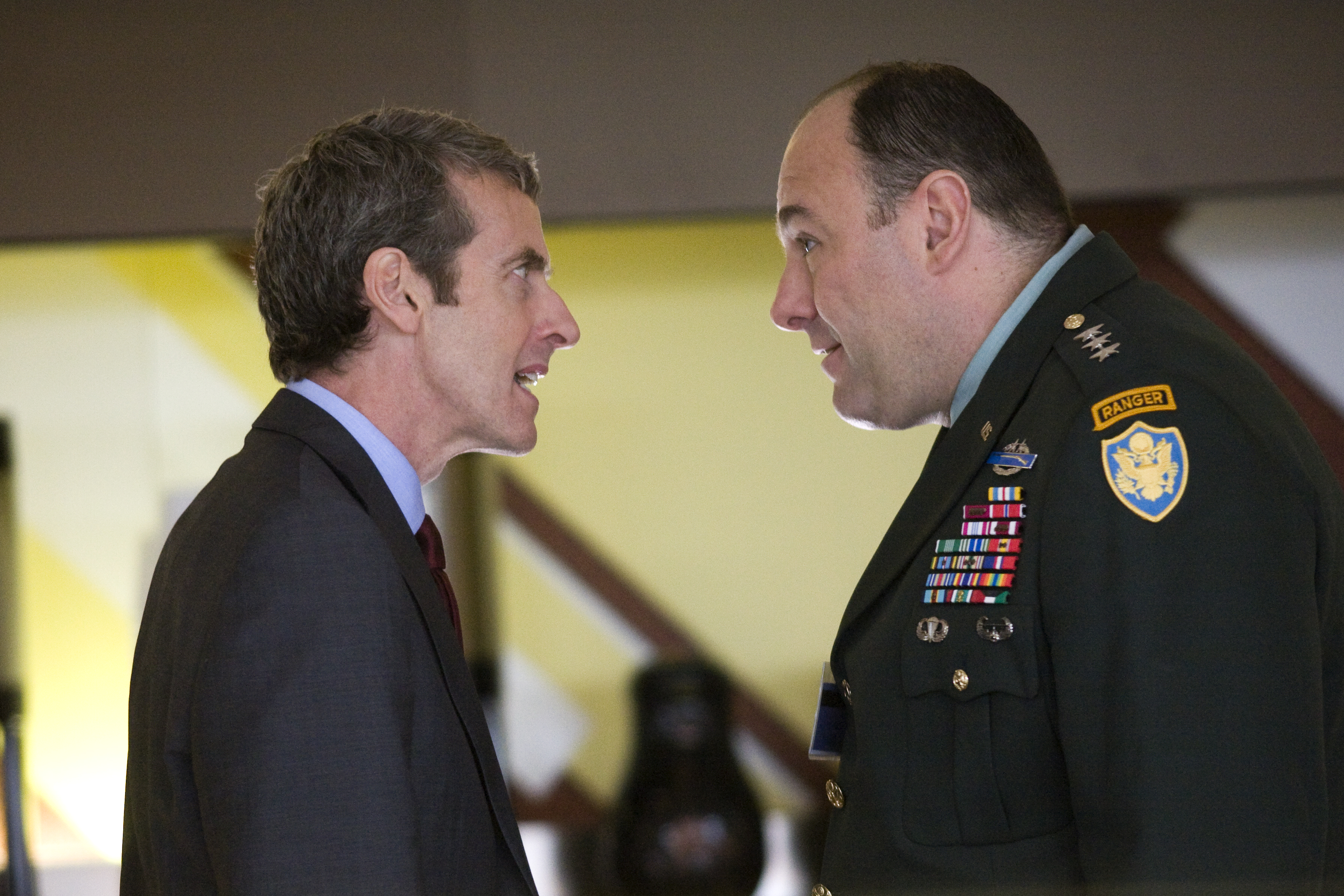 Still of James Gandolfini and Peter Capaldi in In the Loop (2009)