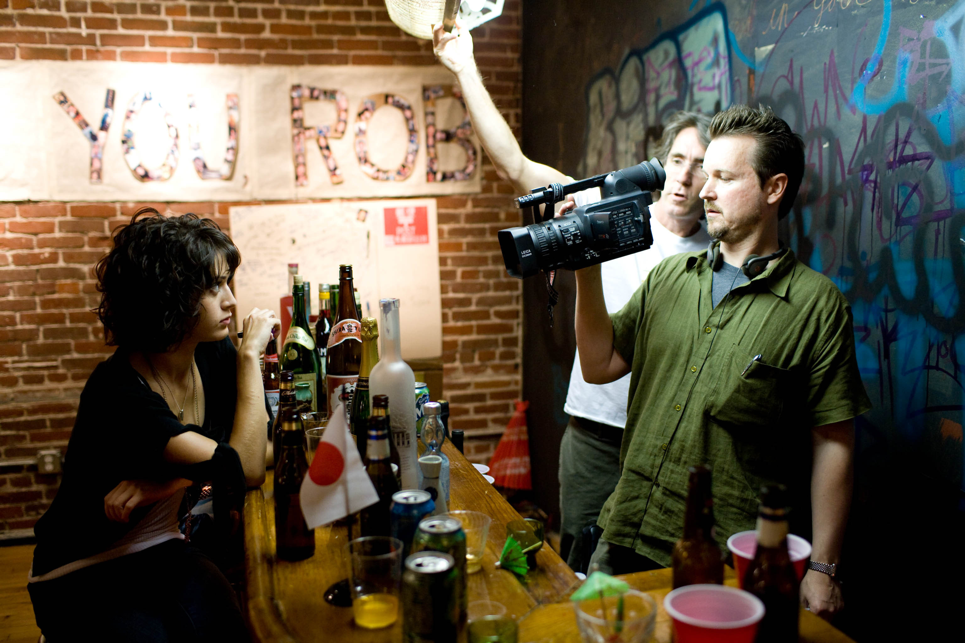 Michael Bonvillain, Lizzy Caplan and Matt Reeves in Projektas MONSTRAS (2008)