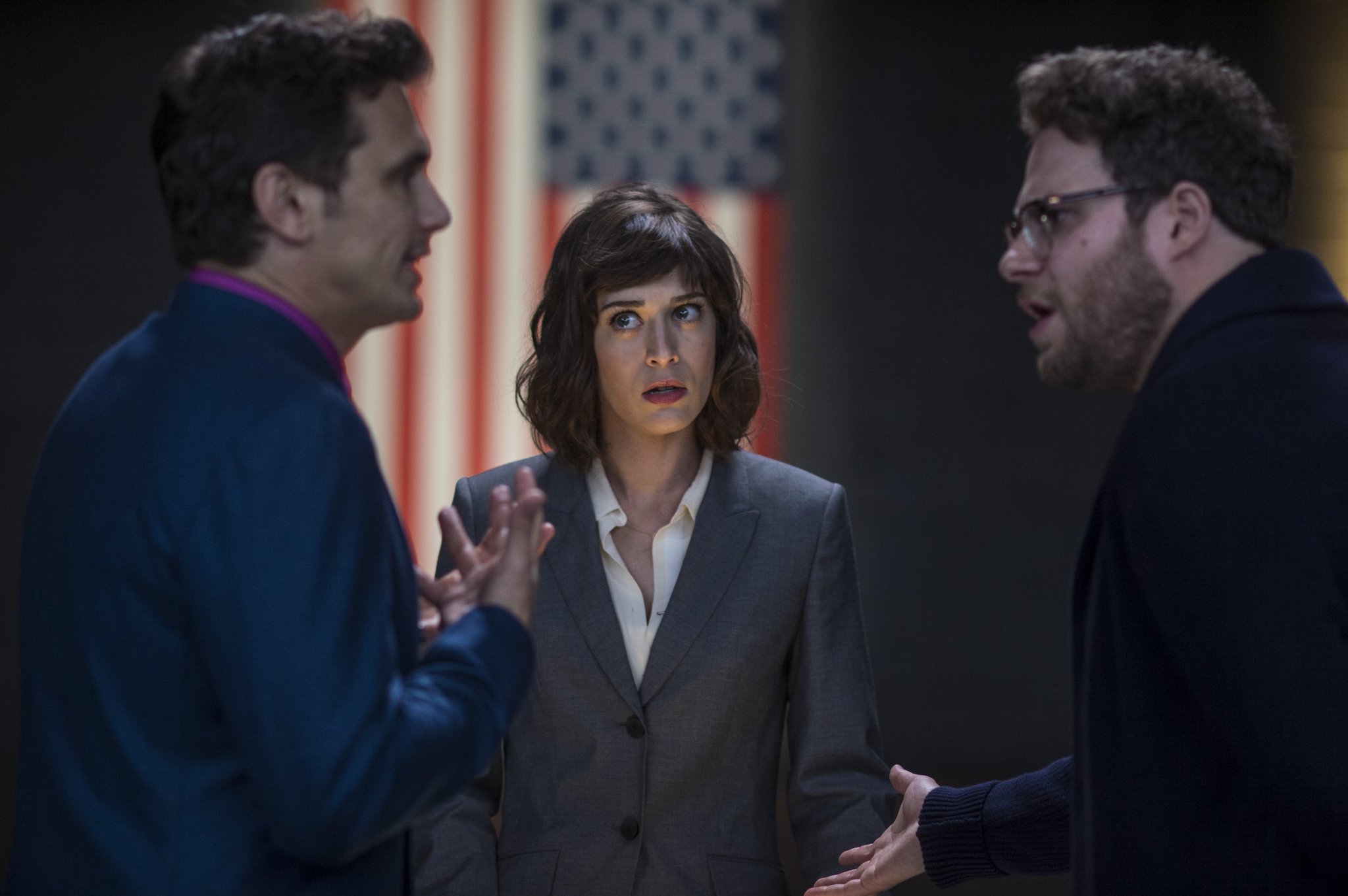 Still of Lizzy Caplan, James Franco and Seth Rogen in Interviu su diktatoriumi (2014)