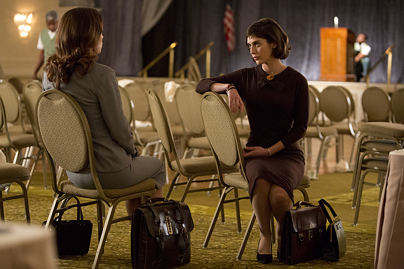 Still of Lizzy Caplan and Julianne Nicholson in Masters of Sex (2013)