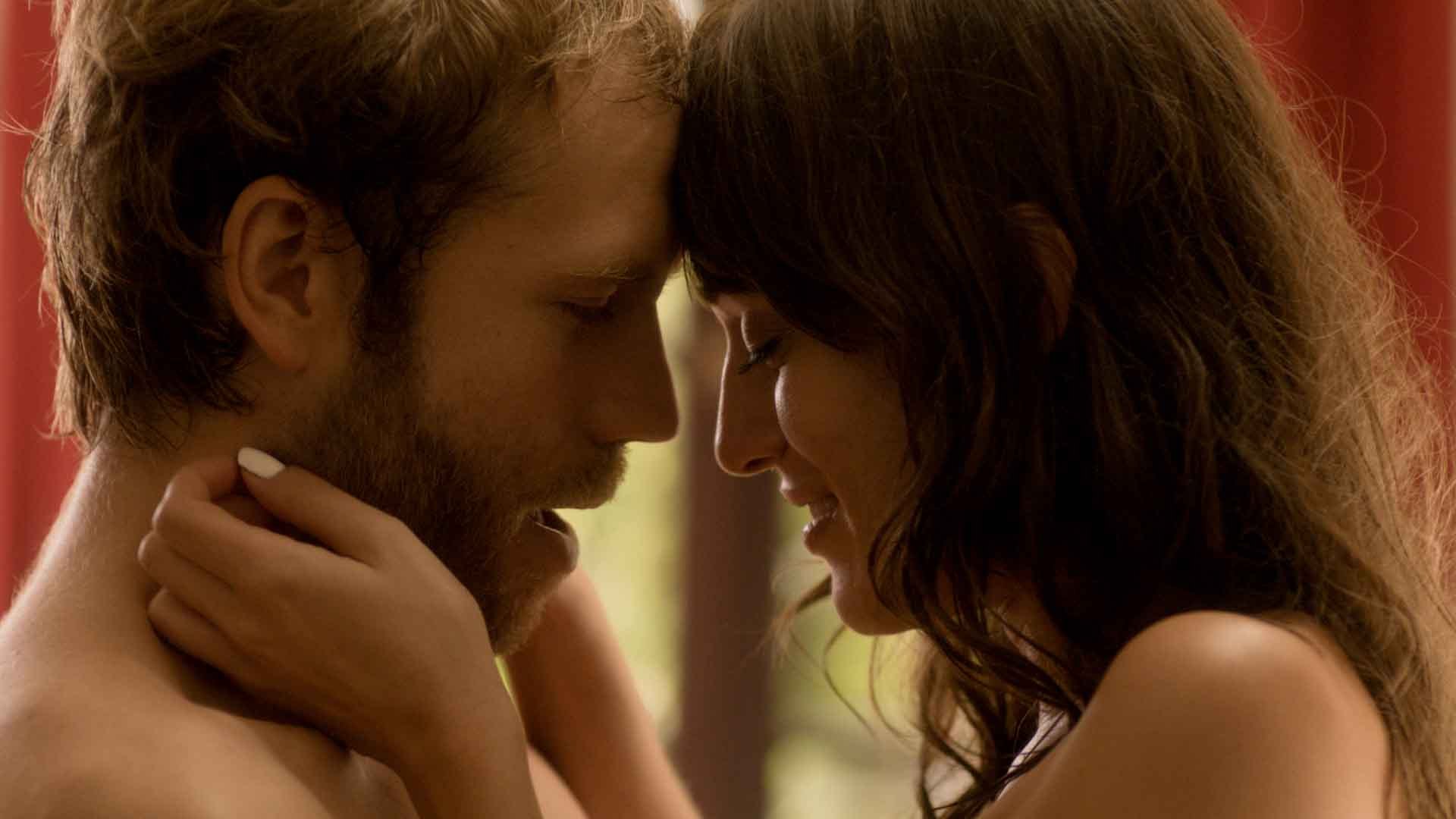 Still of Lizzy Caplan and Mark Webber in Save the Date (2012)