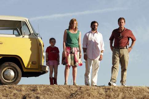 Still of Toni Collette, Greg Kinnear, Steve Carell and Abigail Breslin in Little Miss Sunshine (2006)