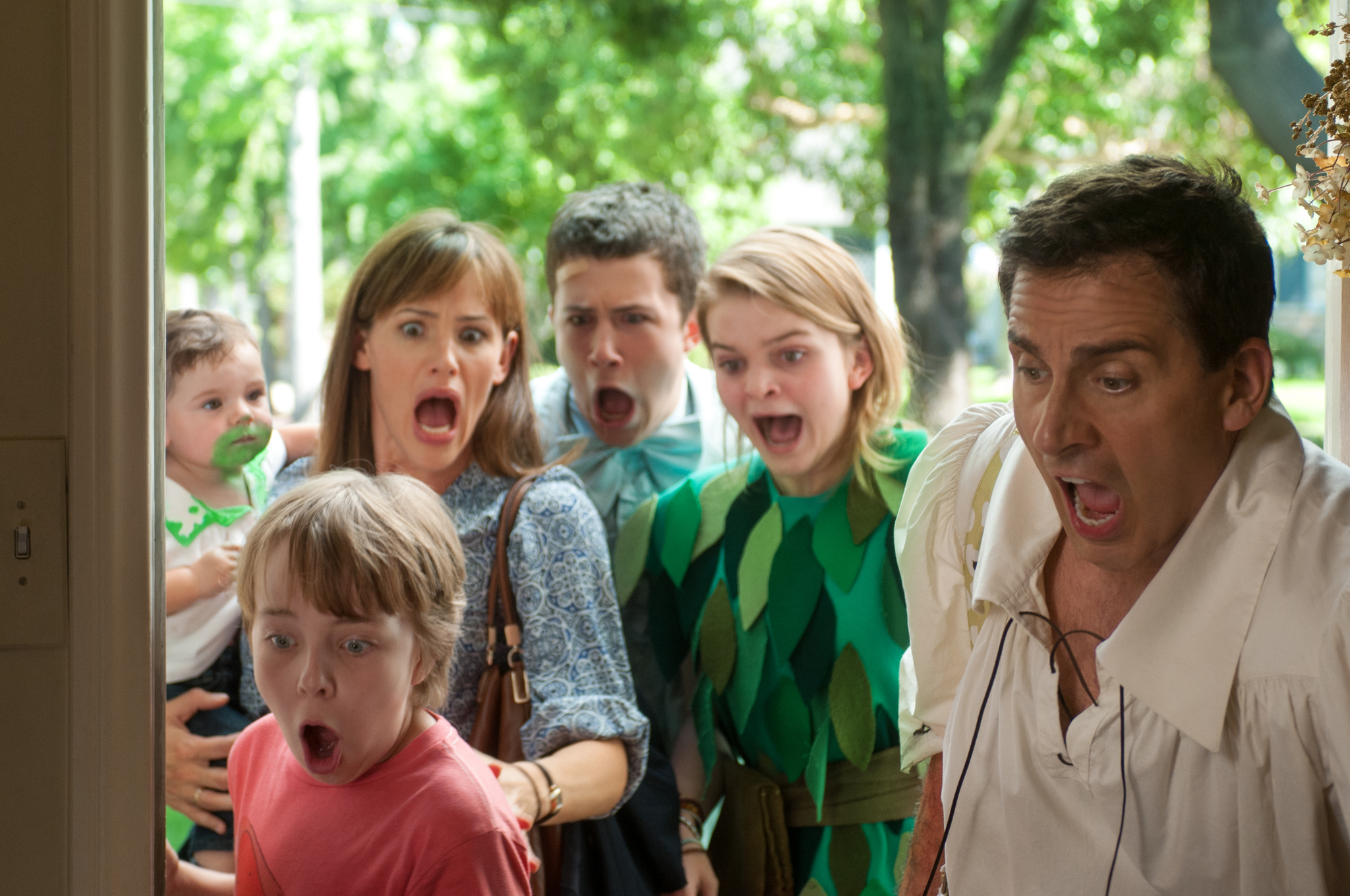 Still of Jennifer Garner, Steve Carell, Kerris Dorsey, Dylan Minnette and Ed Oxenbould in Aleksandras ir baisiai, labai siaubingai nesekminga diena (2014)